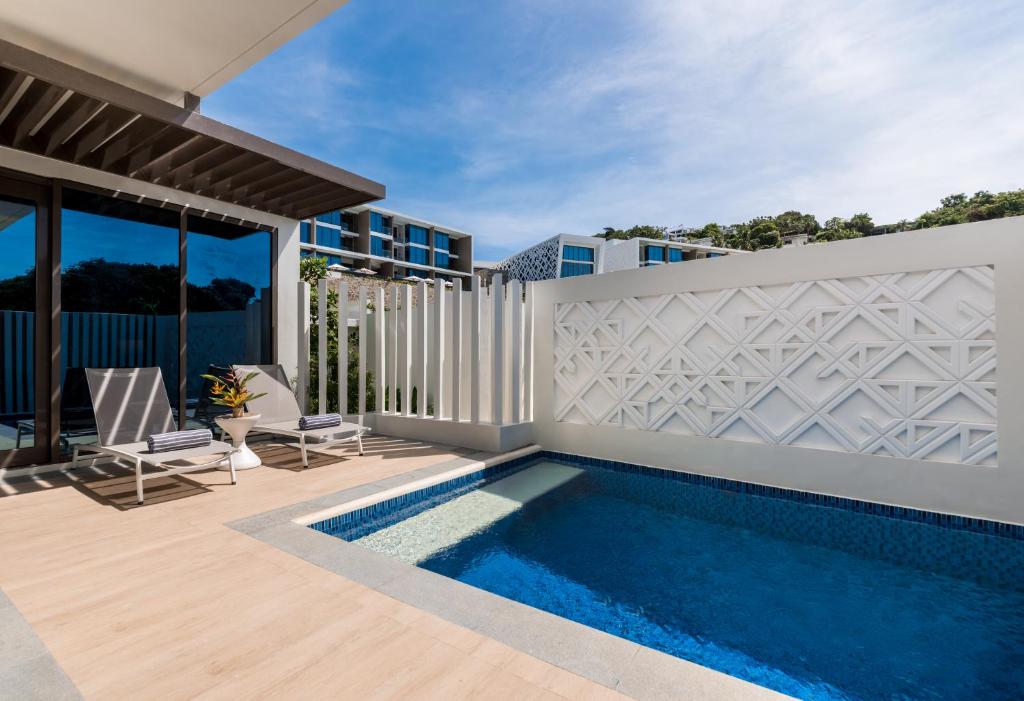 Crimson Resort and Spa Boracay Signature Beachfront Villa With Plunge Pool photo 1