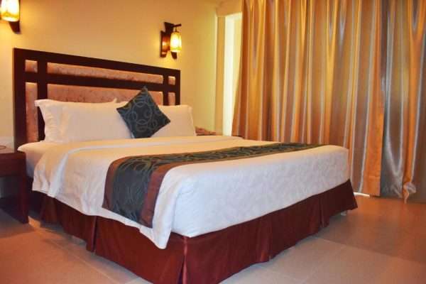 golden phoenix hotel boracay deluxe king room 1