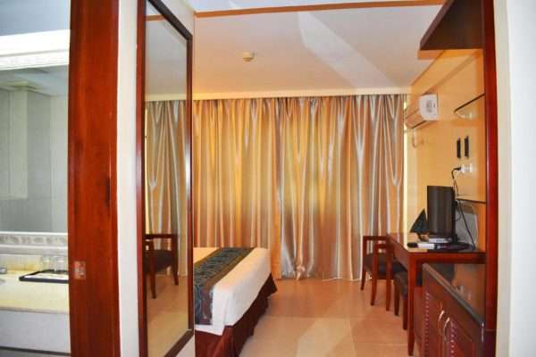 golden phoenix hotel boracay deluxe king room 2