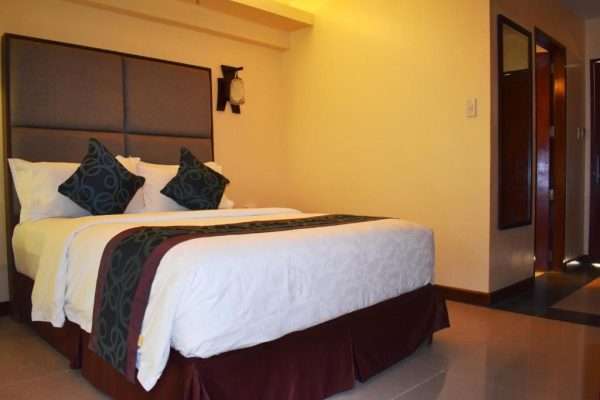 golden phoenix hotel boracay deluxe queen room