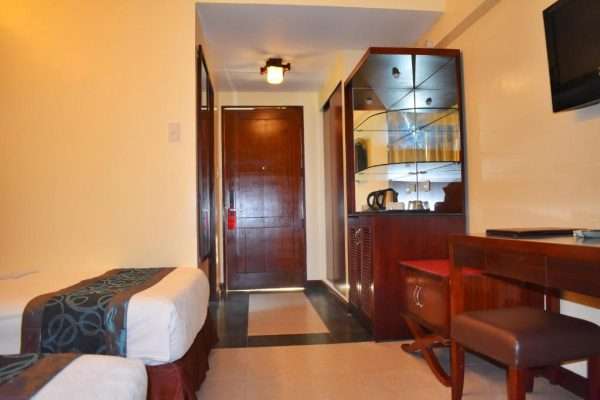 golden phoenix hotel boracay deluxe twin room 3