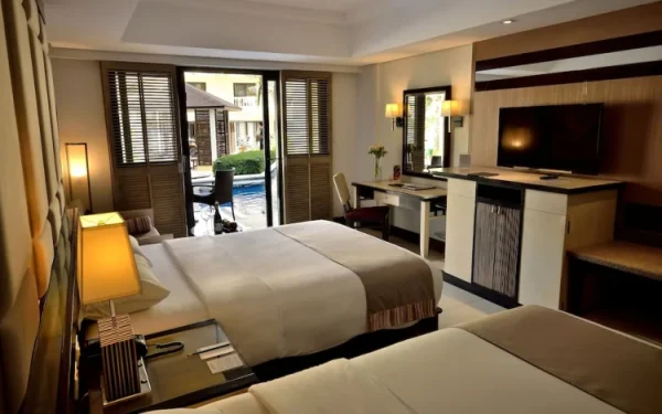 pool access grand room