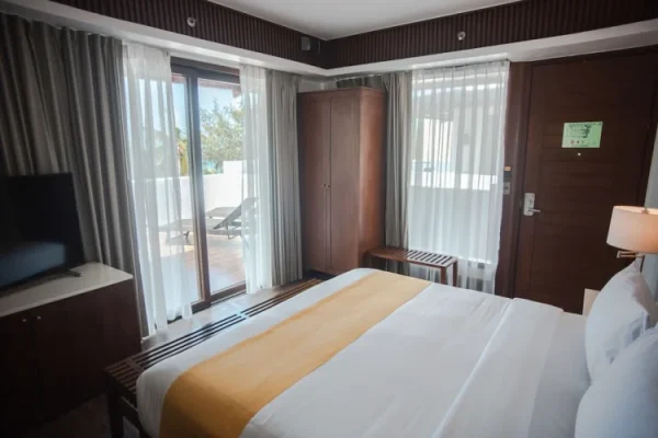 suite mandarin white sand